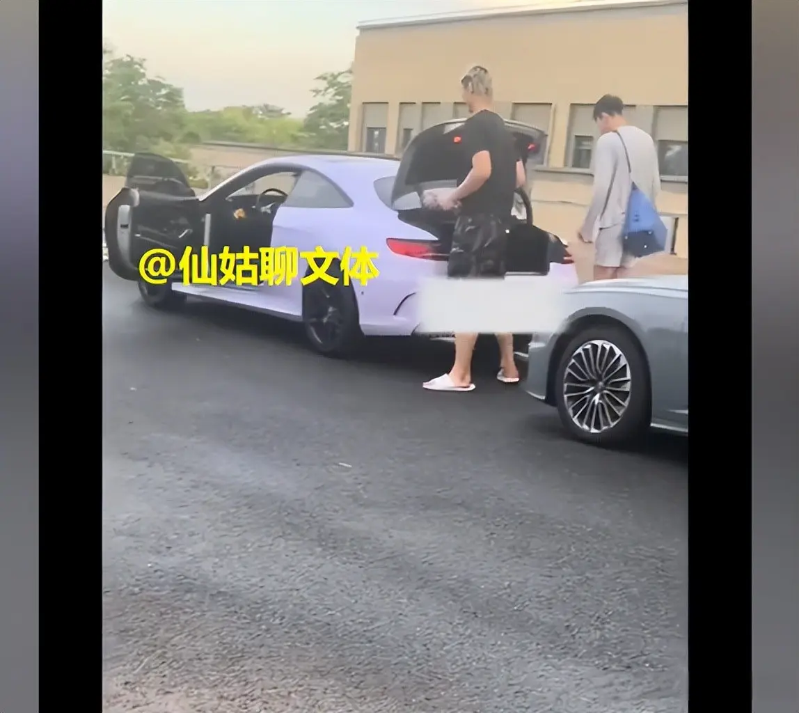 王哲林跟张, 他从抵达上, yid