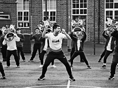 中国式摔跤, 主题音乐中